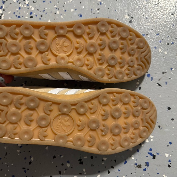 Adidas Beige Suede Sneakers with White Stripes - Picture 3 of 4